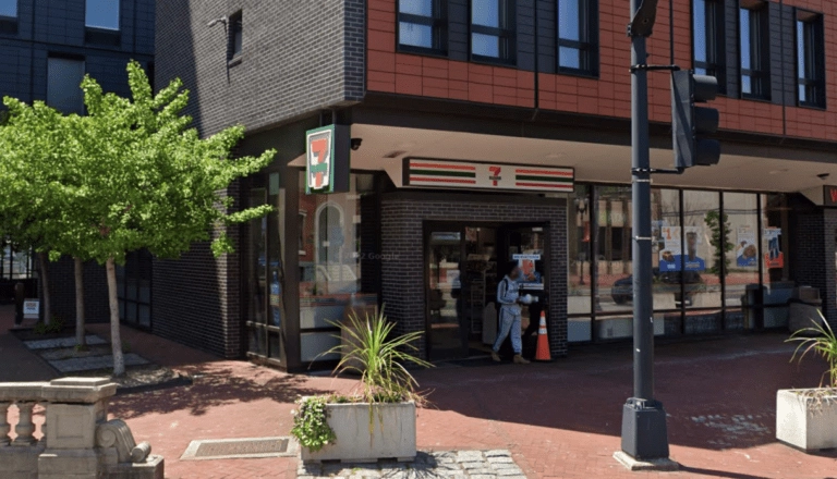 711 768x440