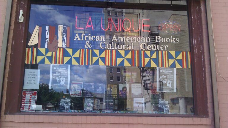 La Unique bookstore 768x431